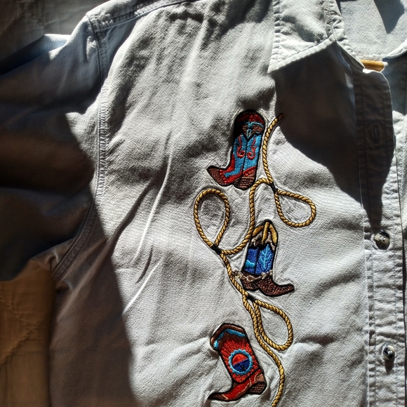 Western Women's Button Down - Picture 7 of 9